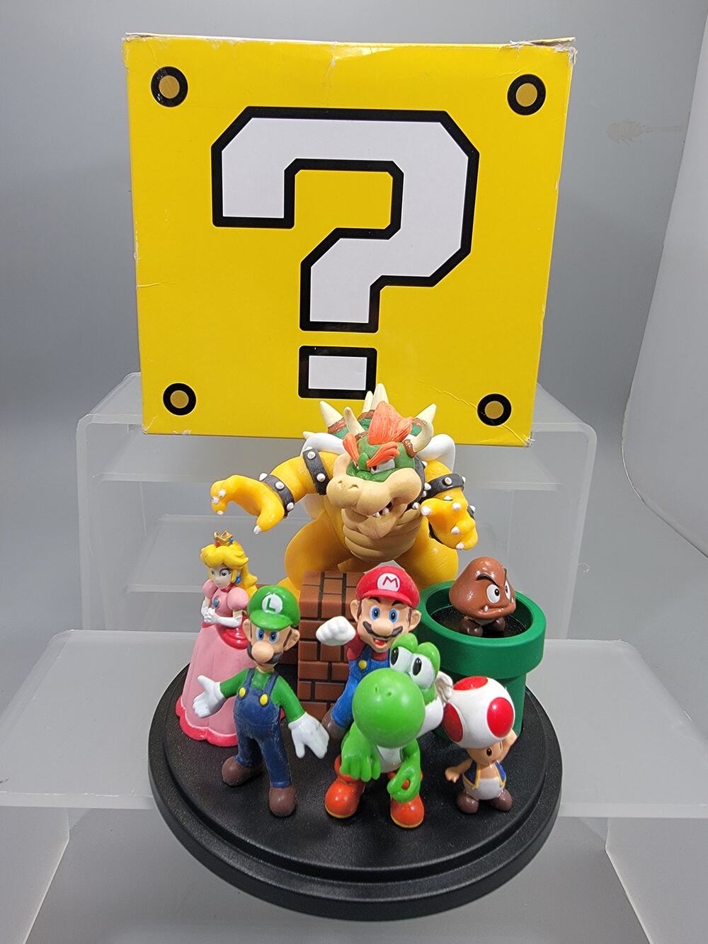 Super Mario Bros. 2010 Platinum Rewards Club Nintendo Statue Figurine